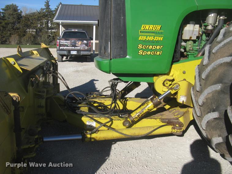 image for item L3920 2006 John Deere 9520 Scraper Special 4WD tractor