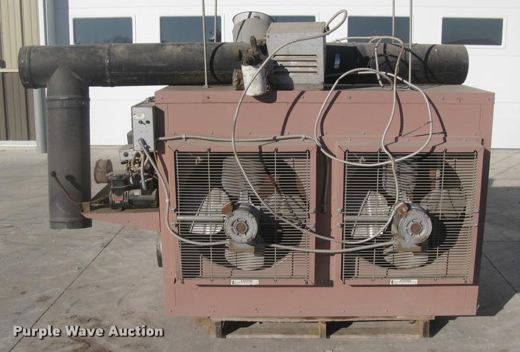 image for item L3924 2006 Reznor RA350 oil burner heater