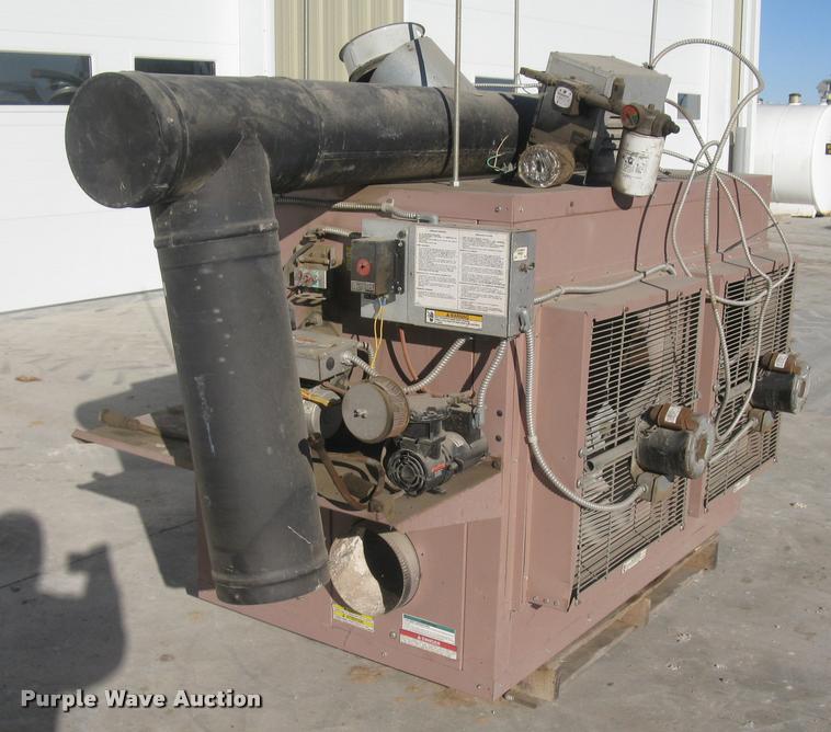 image for item L3924 2006 Reznor RA350 oil burner heater