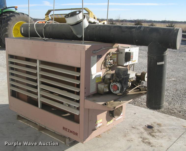 image for item L3924 2006 Reznor RA350 oil burner heater