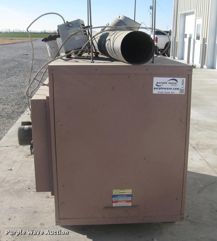 image for item L3924 2006 Reznor RA350 oil burner heater