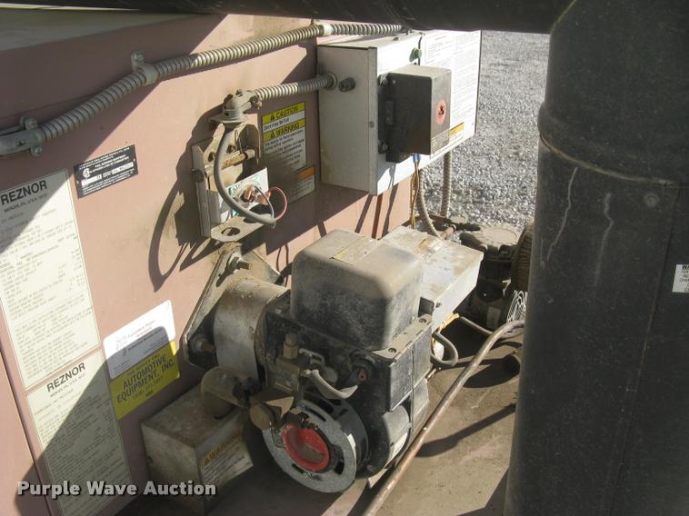 image for item L3924 2006 Reznor RA350 oil burner heater