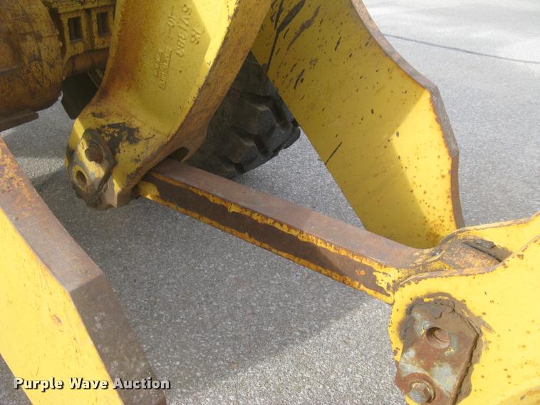 image for item L3927 1992 Caterpillar 950F wheel loader