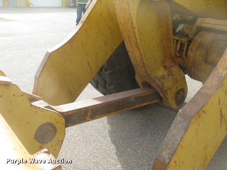 image for item L3927 1992 Caterpillar 950F wheel loader