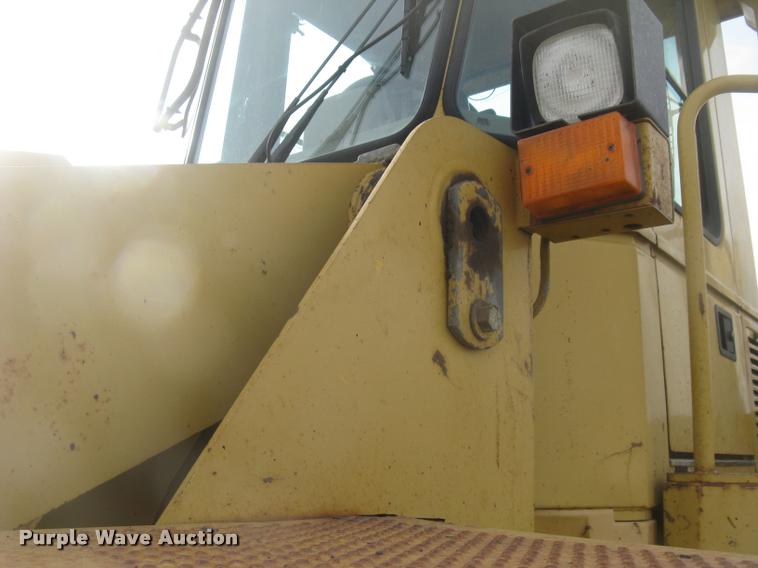 image for item L3927 1992 Caterpillar 950F wheel loader