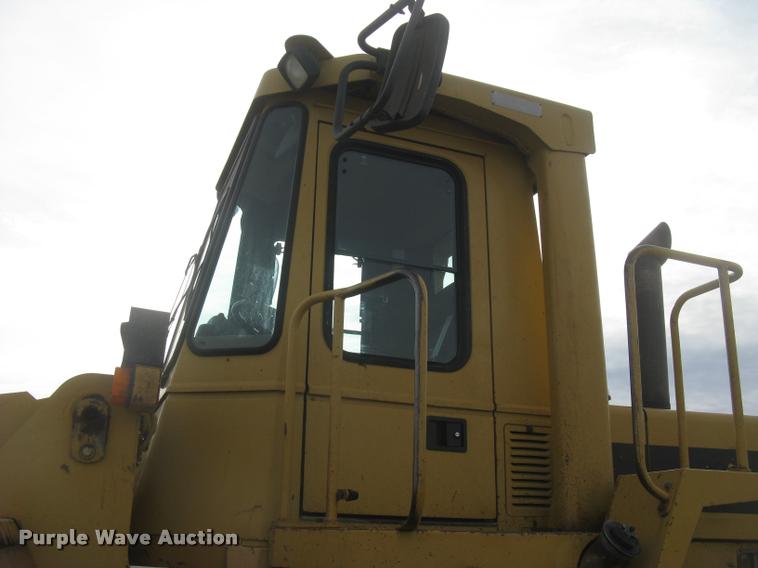image for item L3927 1992 Caterpillar 950F wheel loader
