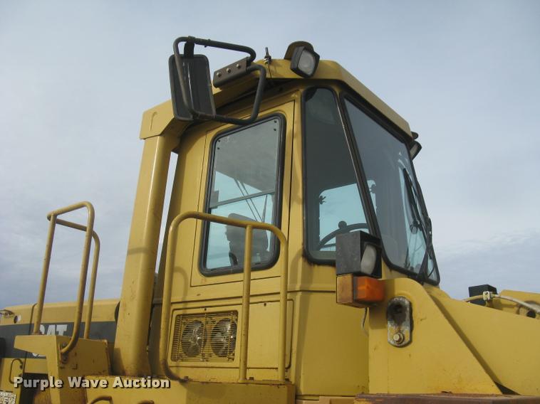 image for item L3927 1992 Caterpillar 950F wheel loader