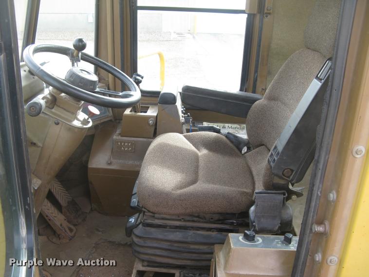 image for item L3927 1992 Caterpillar 950F wheel loader