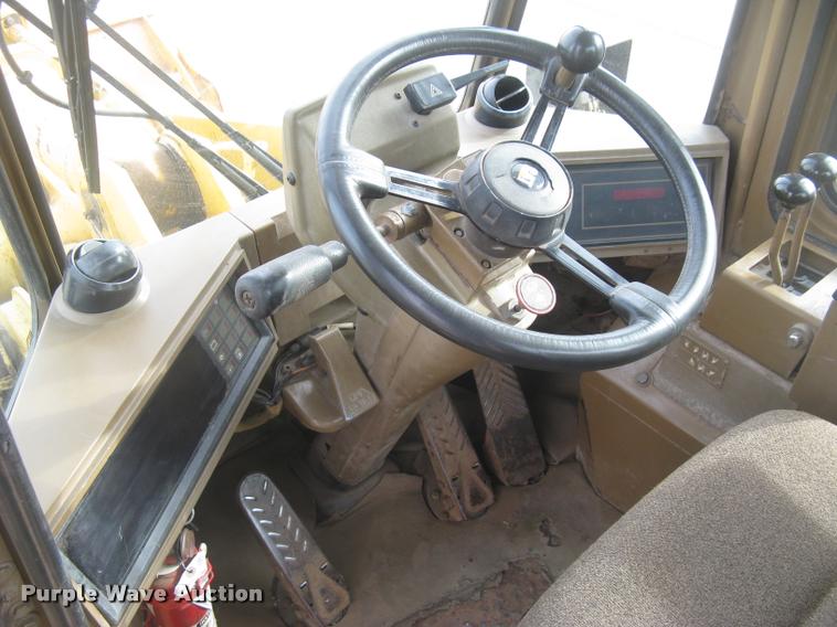 image for item L3927 1992 Caterpillar 950F wheel loader