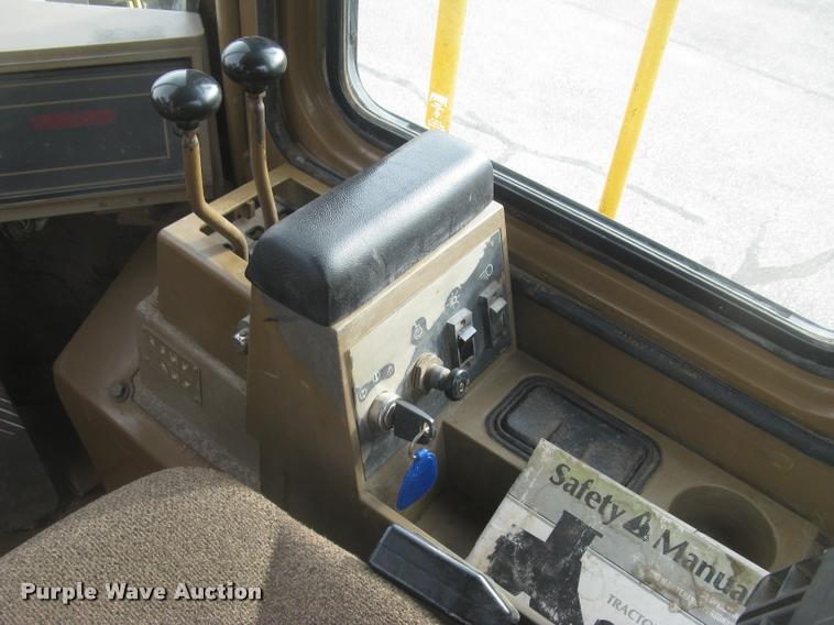 image for item L3927 1992 Caterpillar 950F wheel loader