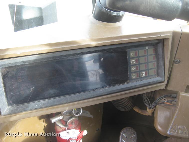 image for item L3927 1992 Caterpillar 950F wheel loader