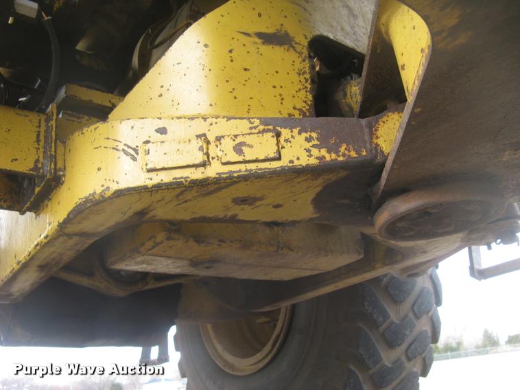 image for item L3927 1992 Caterpillar 950F wheel loader