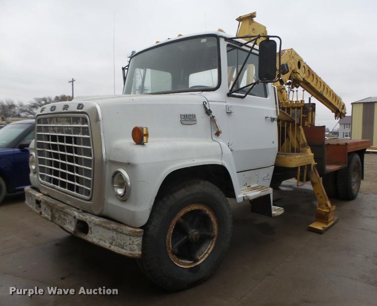 image for item L4183 1972 Ford digger derrick truck