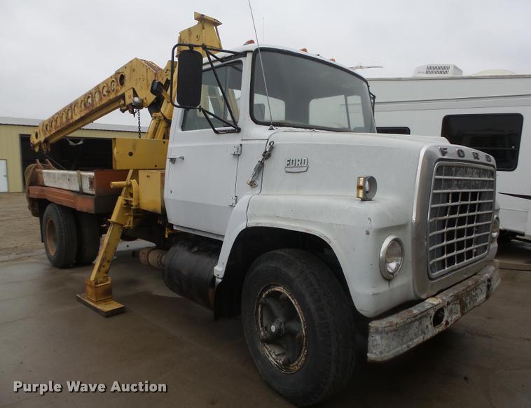 image for item L4183 1972 Ford digger derrick truck