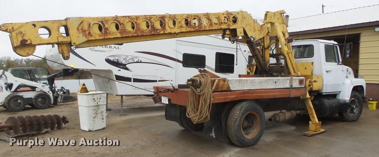 image for item L4183 1972 Ford digger derrick truck