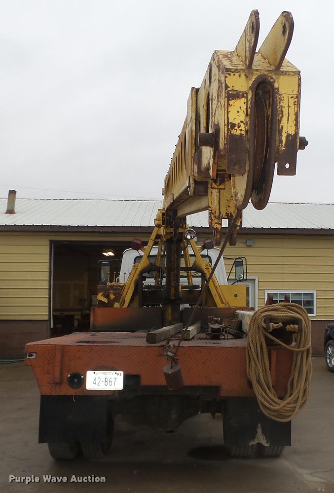 image for item L4183 1972 Ford digger derrick truck