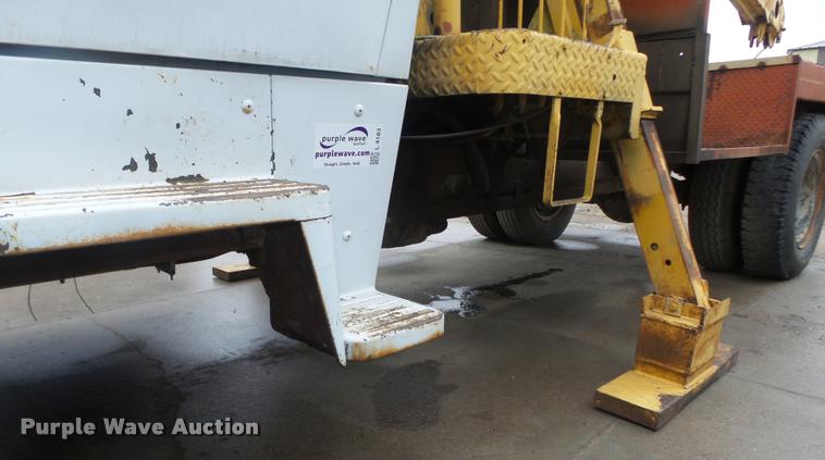 image for item L4183 1972 Ford digger derrick truck