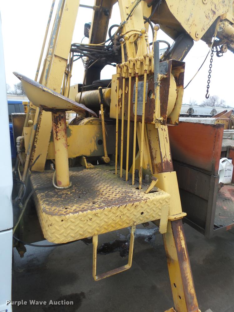 image for item L4183 1972 Ford digger derrick truck