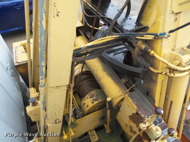 image for item L4183 1972 Ford digger derrick truck