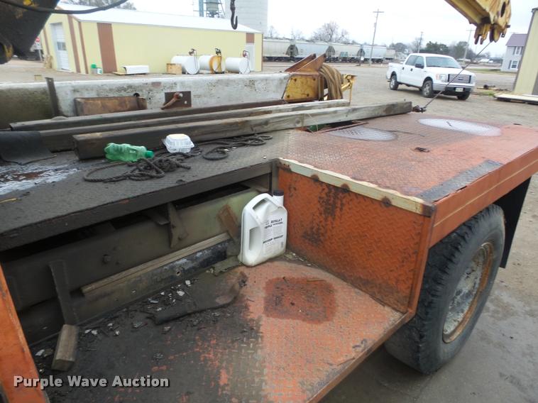 image for item L4183 1972 Ford digger derrick truck