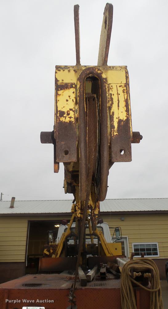 image for item L4183 1972 Ford digger derrick truck