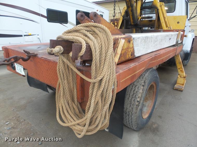 image for item L4183 1972 Ford digger derrick truck