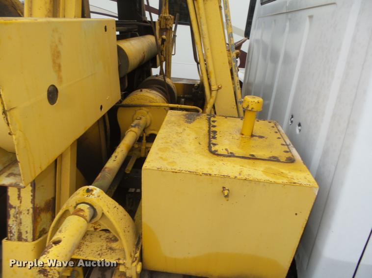 image for item L4183 1972 Ford digger derrick truck