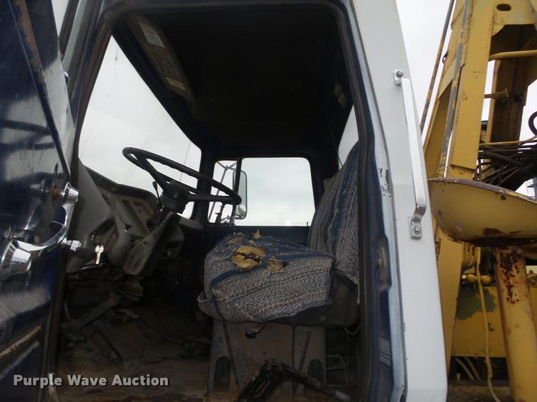 image for item L4183 1972 Ford digger derrick truck