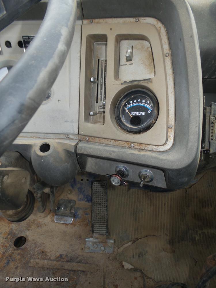 image for item L4183 1972 Ford digger derrick truck