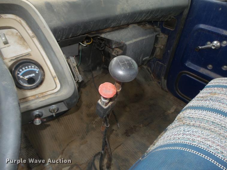 image for item L4183 1972 Ford digger derrick truck