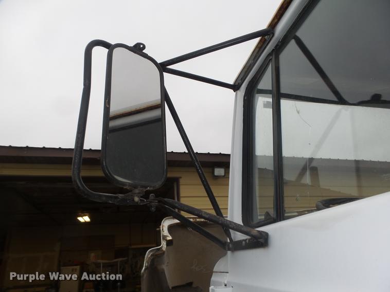 image for item L4183 1972 Ford digger derrick truck