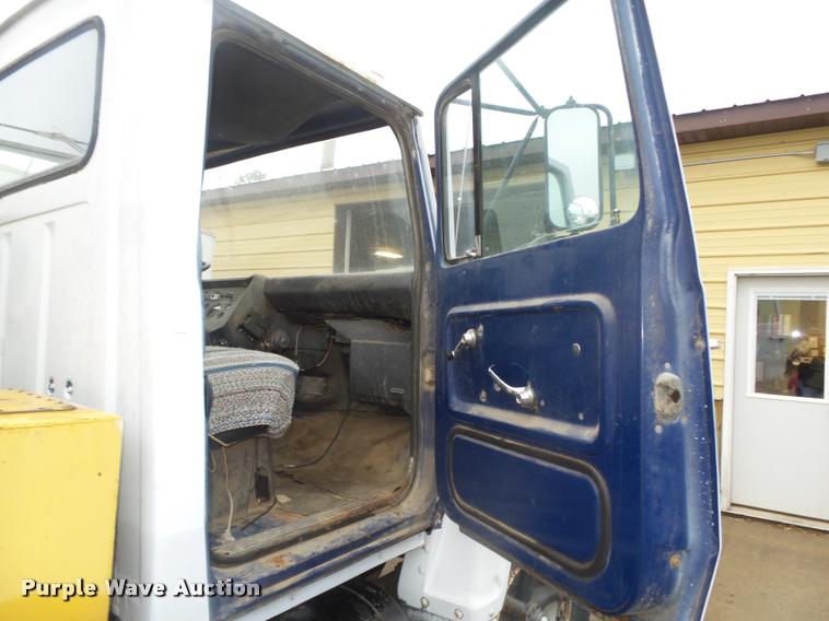 image for item L4183 1972 Ford digger derrick truck
