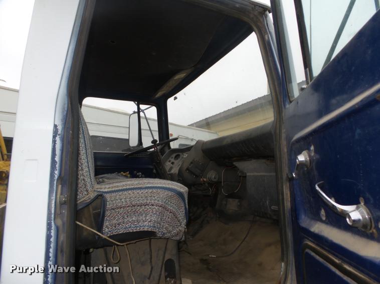 image for item L4183 1972 Ford digger derrick truck