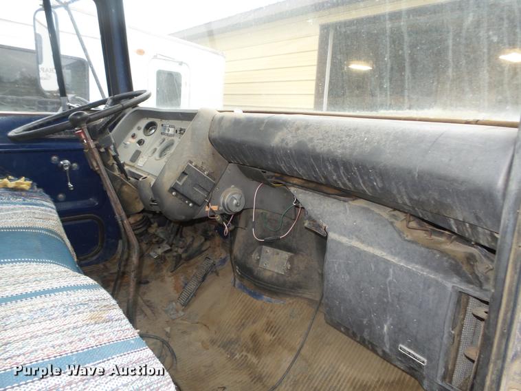 image for item L4183 1972 Ford digger derrick truck