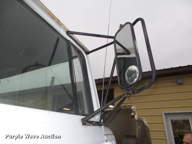 image for item L4183 1972 Ford digger derrick truck