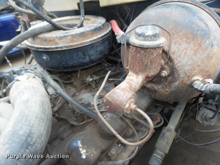 image for item L4183 1972 Ford digger derrick truck