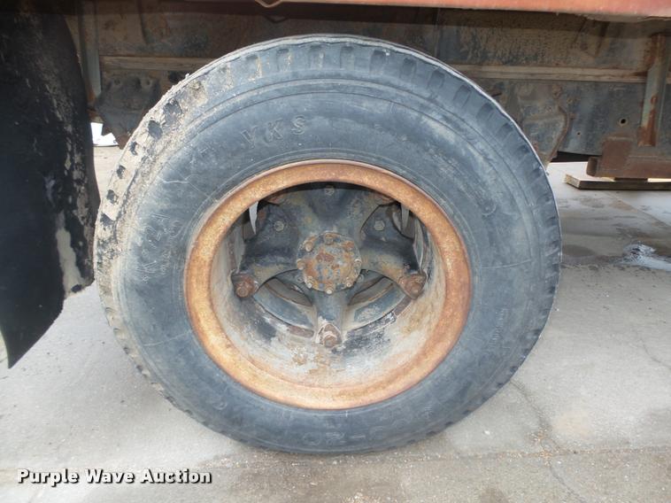 image for item L4183 1972 Ford digger derrick truck