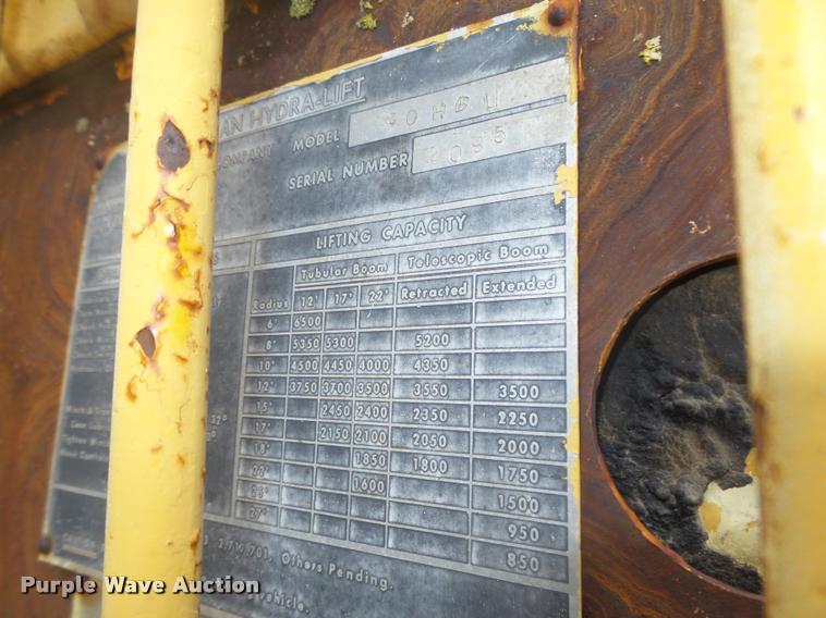 image for item L4183 1972 Ford digger derrick truck