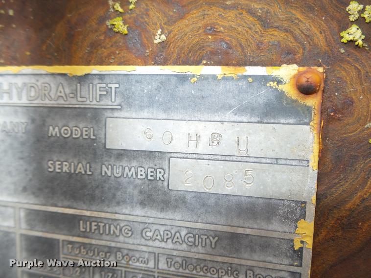 image for item L4183 1972 Ford digger derrick truck