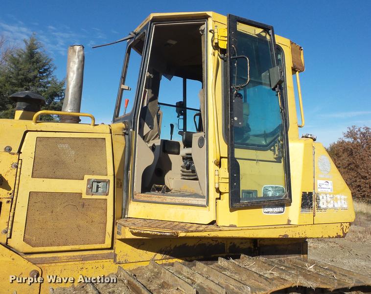 image for item L4463 1998 John Deere 850C dozer