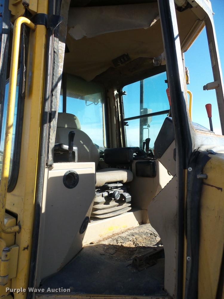 image for item L4463 1998 John Deere 850C dozer