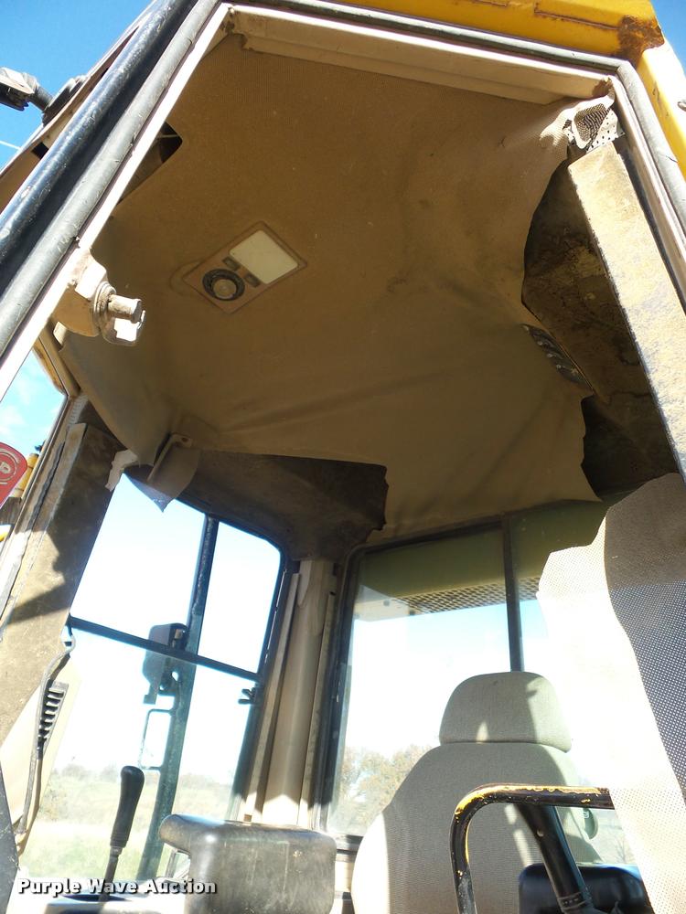 image for item L4463 1998 John Deere 850C dozer