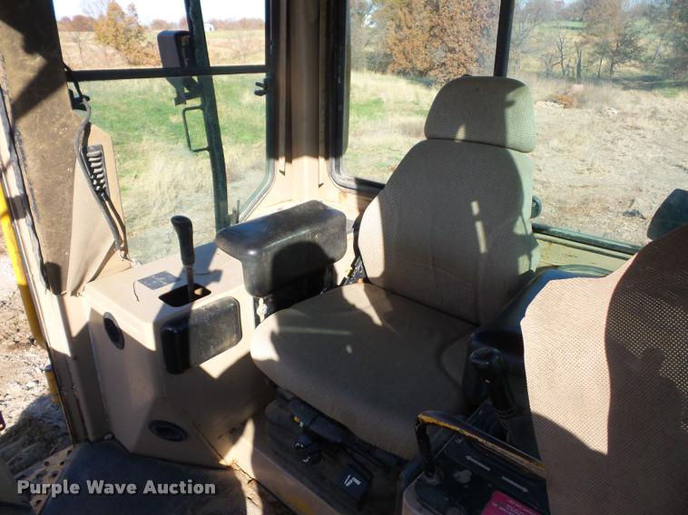 image for item L4463 1998 John Deere 850C dozer