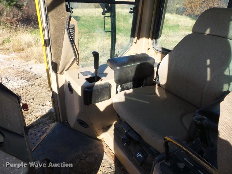 image for item L4463 1998 John Deere 850C dozer