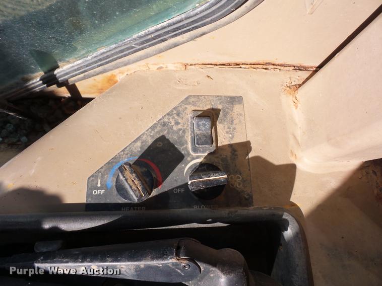 image for item L4463 1998 John Deere 850C dozer