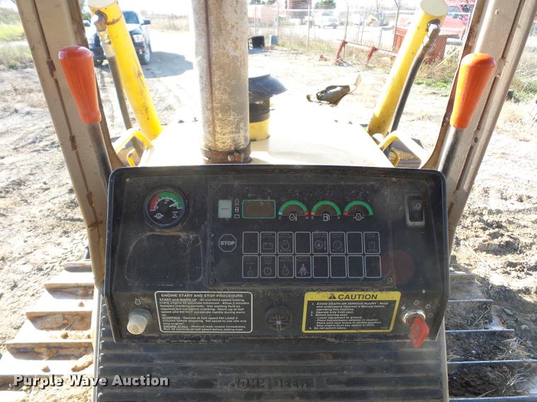 image for item L4463 1998 John Deere 850C dozer