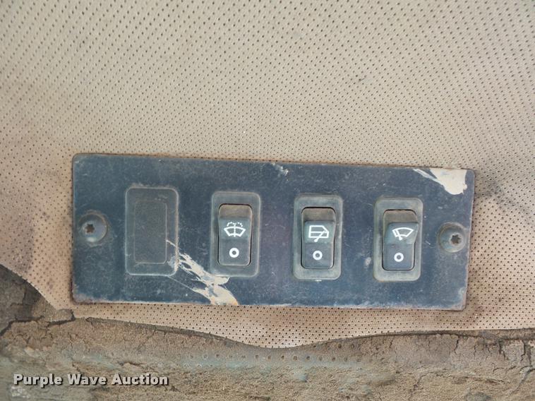 image for item L4463 1998 John Deere 850C dozer