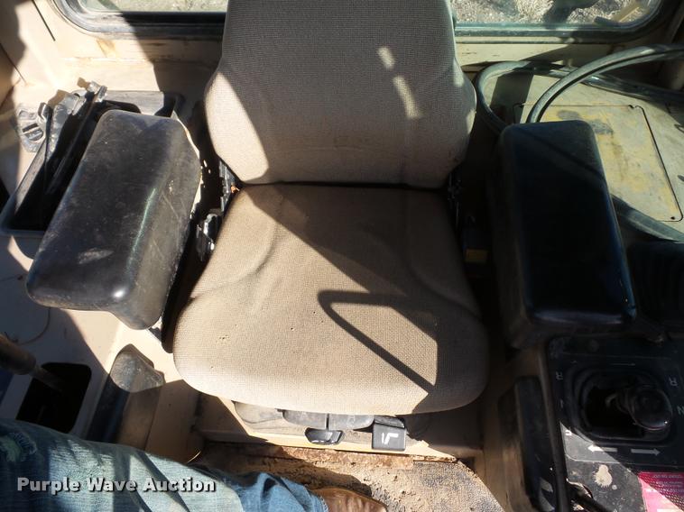 image for item L4463 1998 John Deere 850C dozer