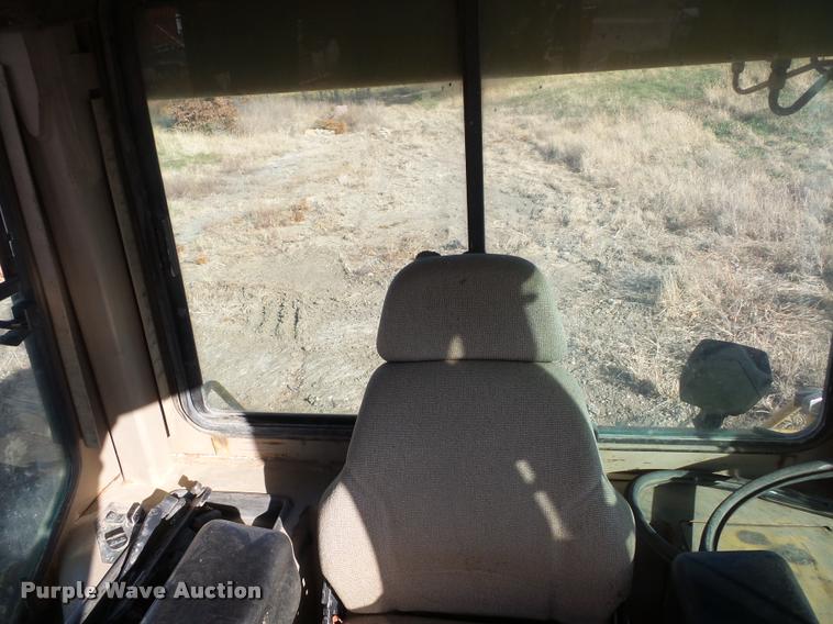 image for item L4463 1998 John Deere 850C dozer