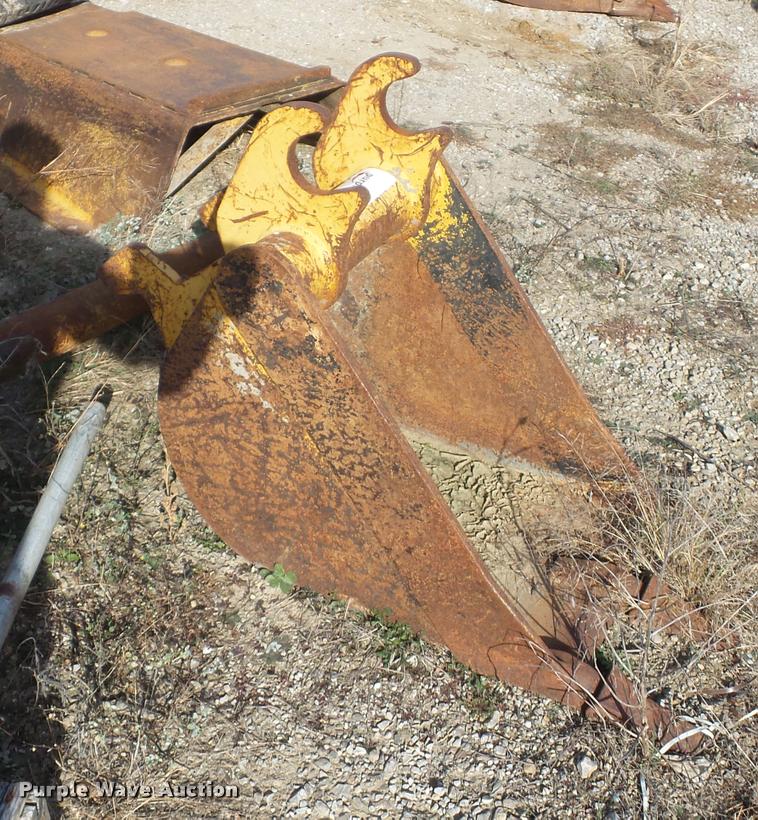 image for item L4464 John Deere excavator bucket